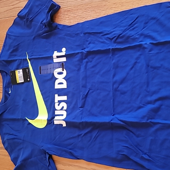 Active shirt by Nike - Picture 6 of 7